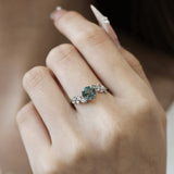 Between the Leaf Round Cut Moss Agate Ring©