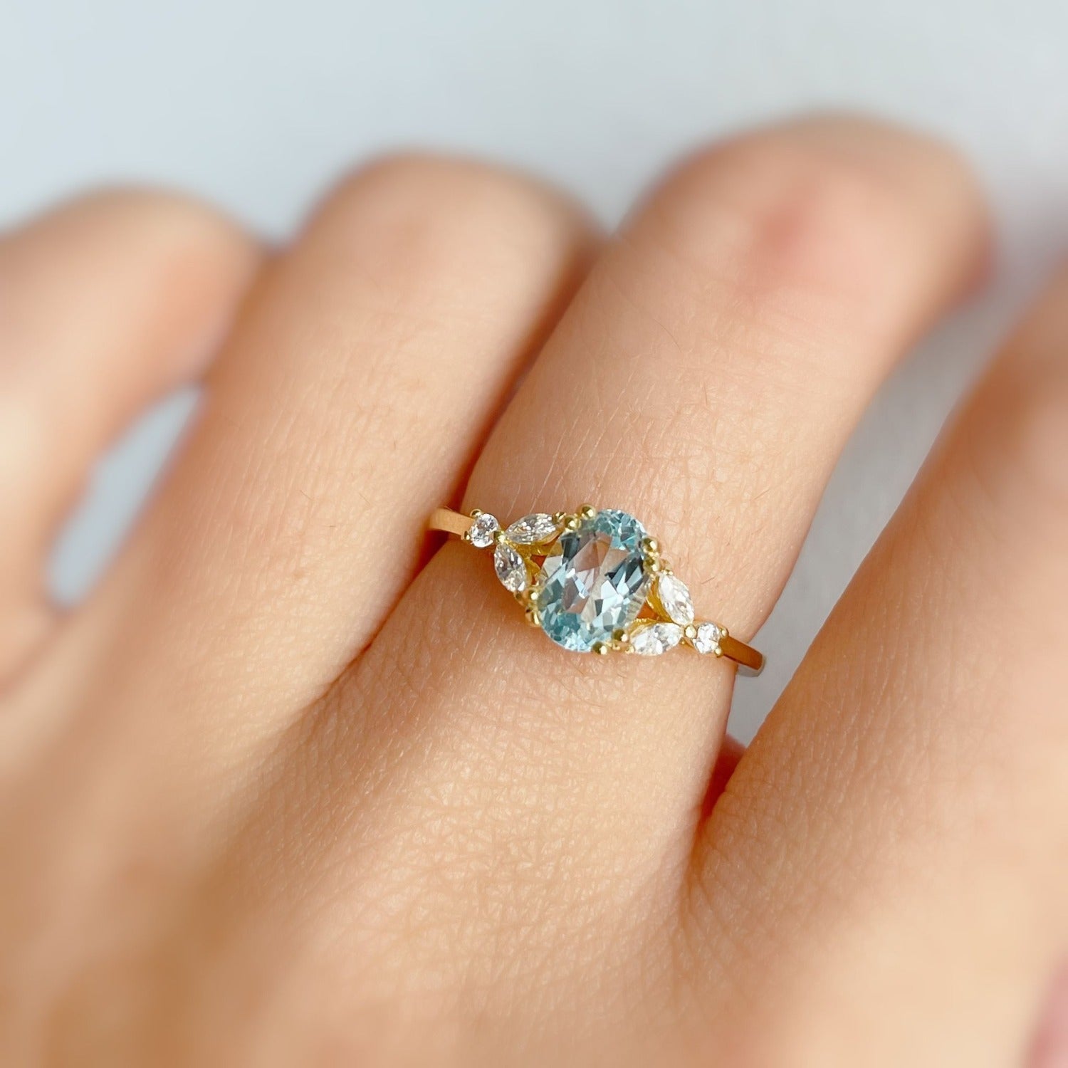 Aquamarine and diamond ring yellow gold Clearance