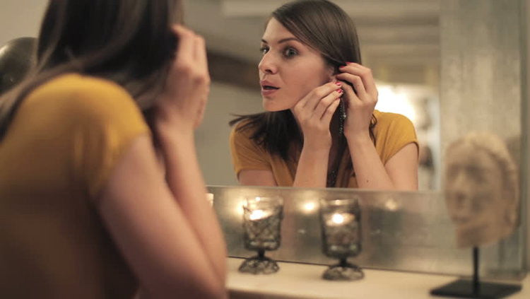 Valentine's Day Date Guide: What jewelry to wear for what neckline