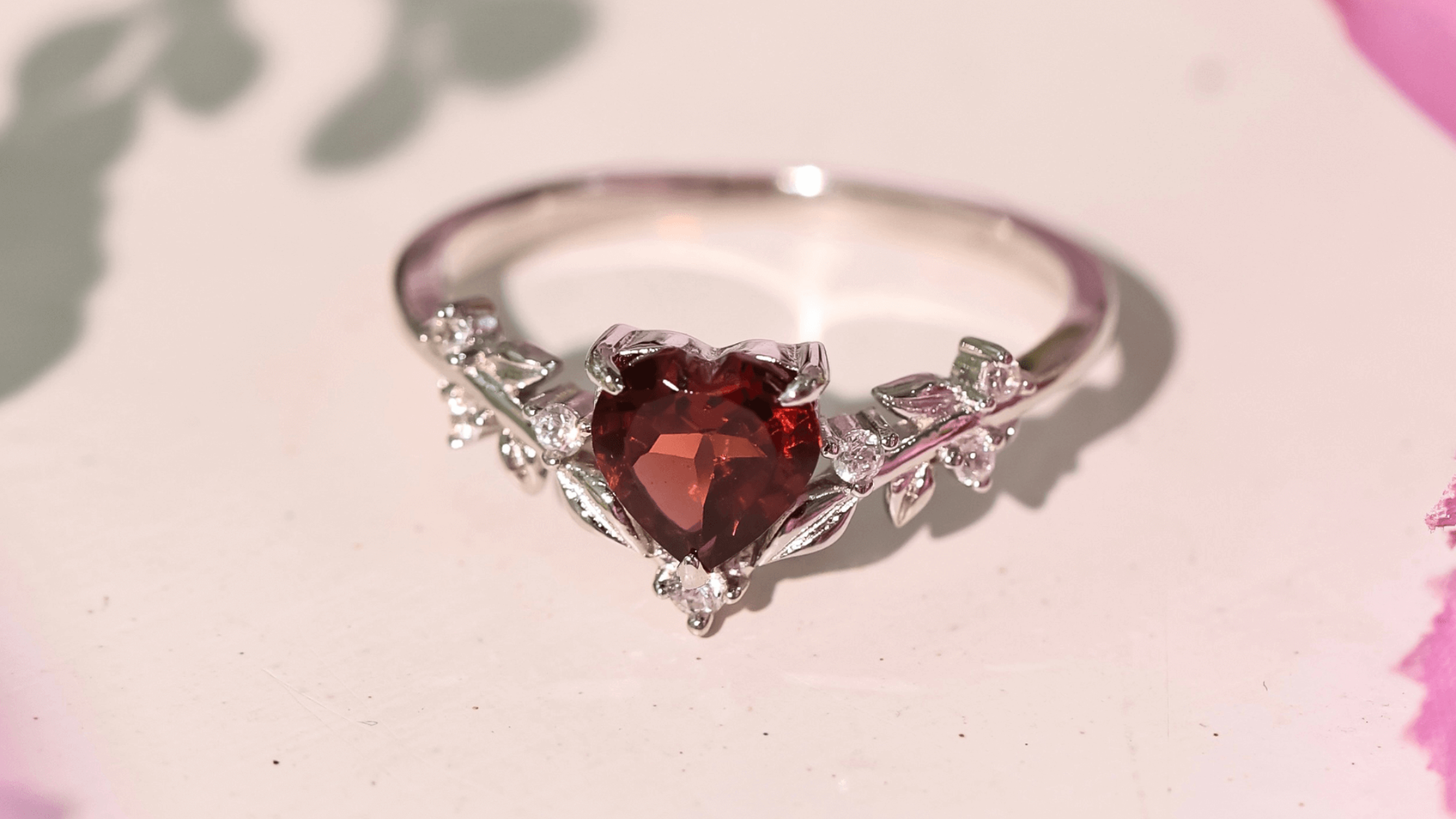 RED GARNET: THE DAZZLING BIRTHSTONE OF JANUARY