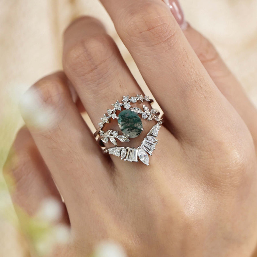 Between the Leaf Oval Moss Agate Ring©