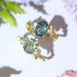 Between the Leaf Oval Moss Agate Ring (Yellow Gold)©