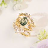Between the Leaf Oval Moss Agate Ring (Yellow Gold)©