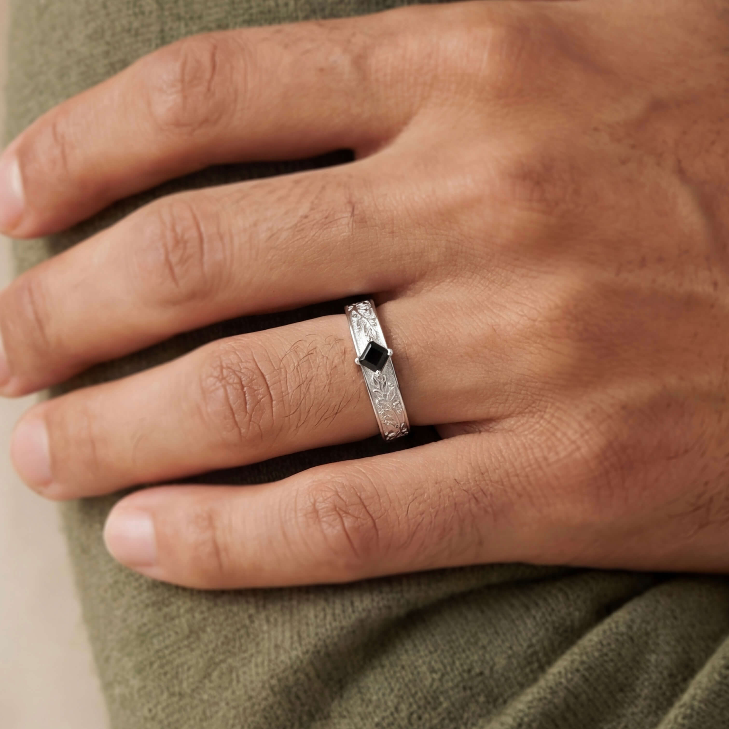 Oakleaf Black Onyx Ring (Male) – Azura New York