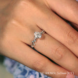 Everlasting Oval Cut Moissanite Ring©