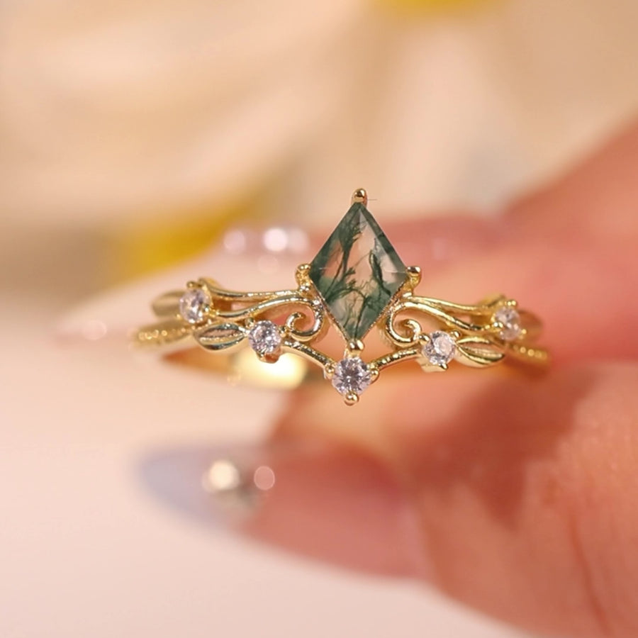 Victorian Lace Moss Agate Ring (Yellow Gold) ©