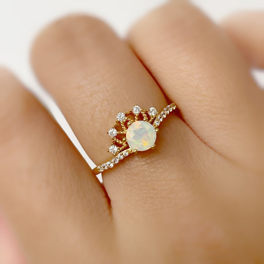 Weave of Destiny Opal Ring (Yellow Gold)