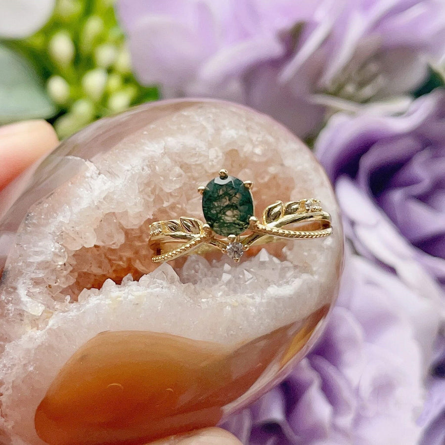 Calla Lily Moss Agate Ring (Yellow Gold)
